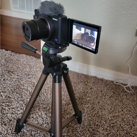 Sony ZV-1 Camera- Great for pictures, vlogging, etc. - Picture 2 of 5